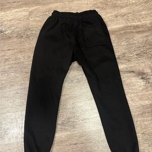 Essential SS22 woman’s black pants size medium